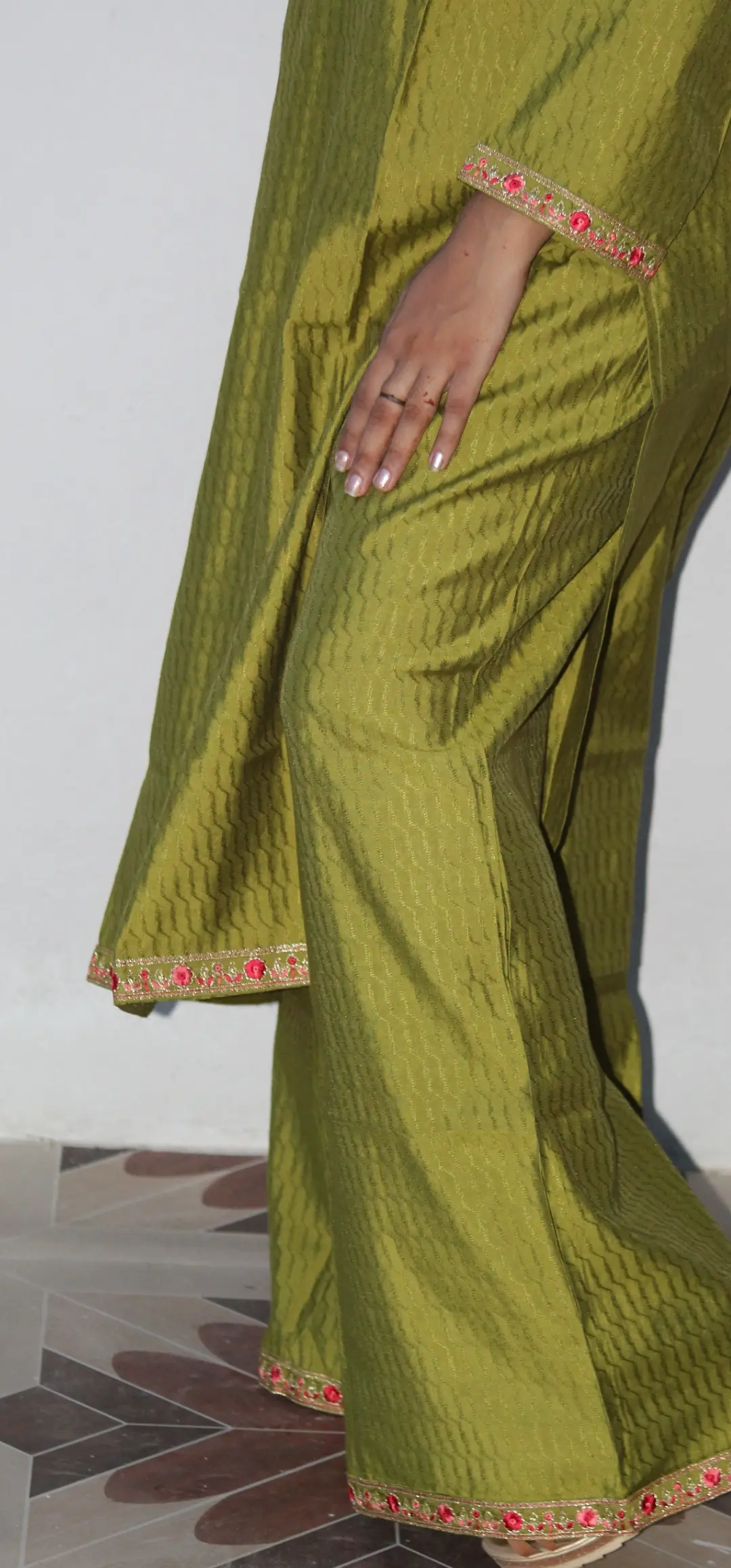 /storage/photos/1/Products/Suit/mehendi green stylish (10).webp